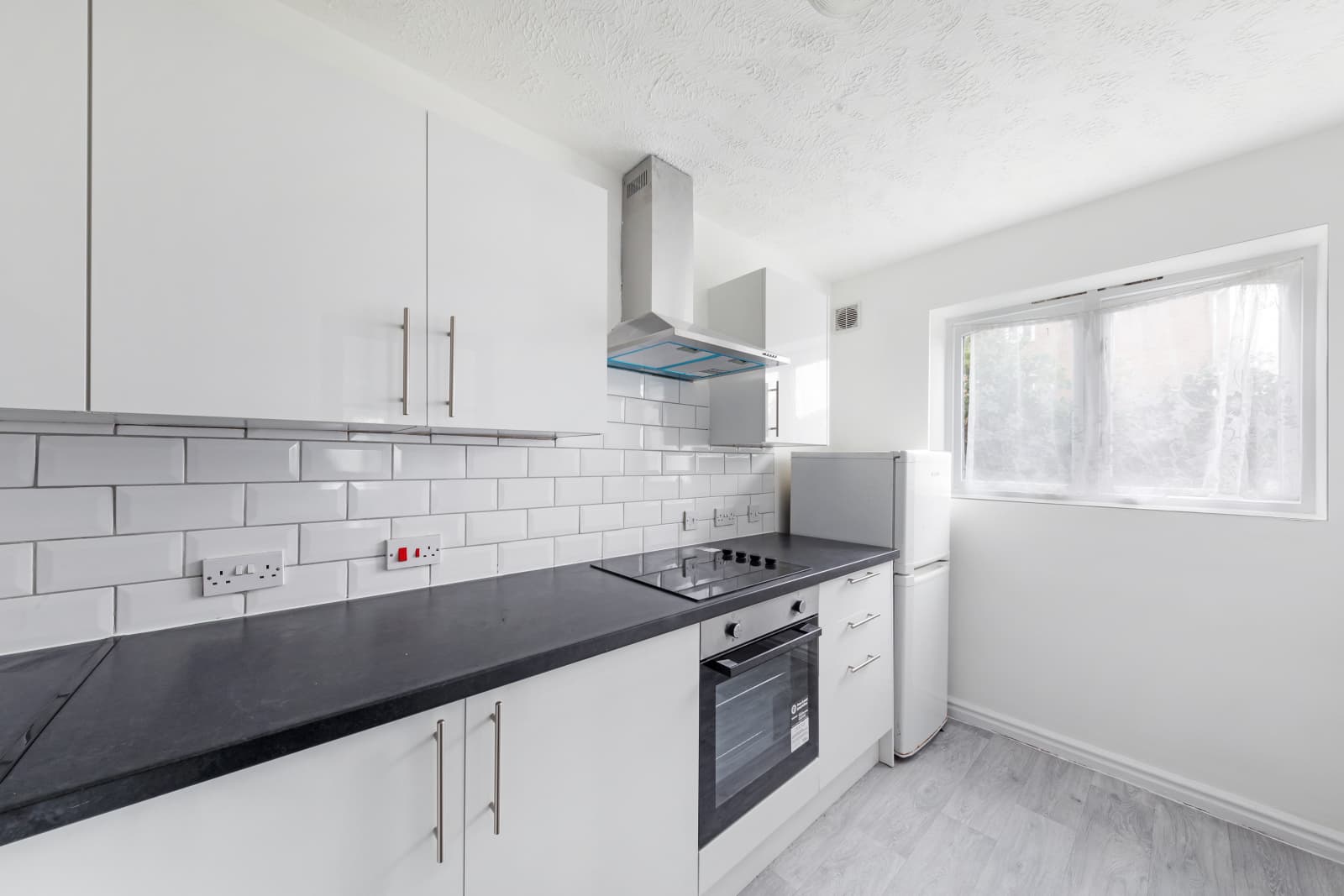 Hartley Court, Mitcham, CR4 - Image 1