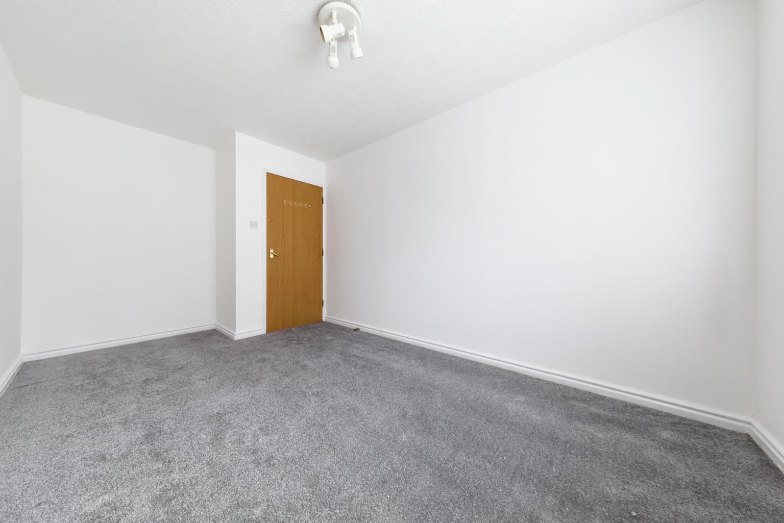 Hartley Court, Mitcham, CR4 - Image 7