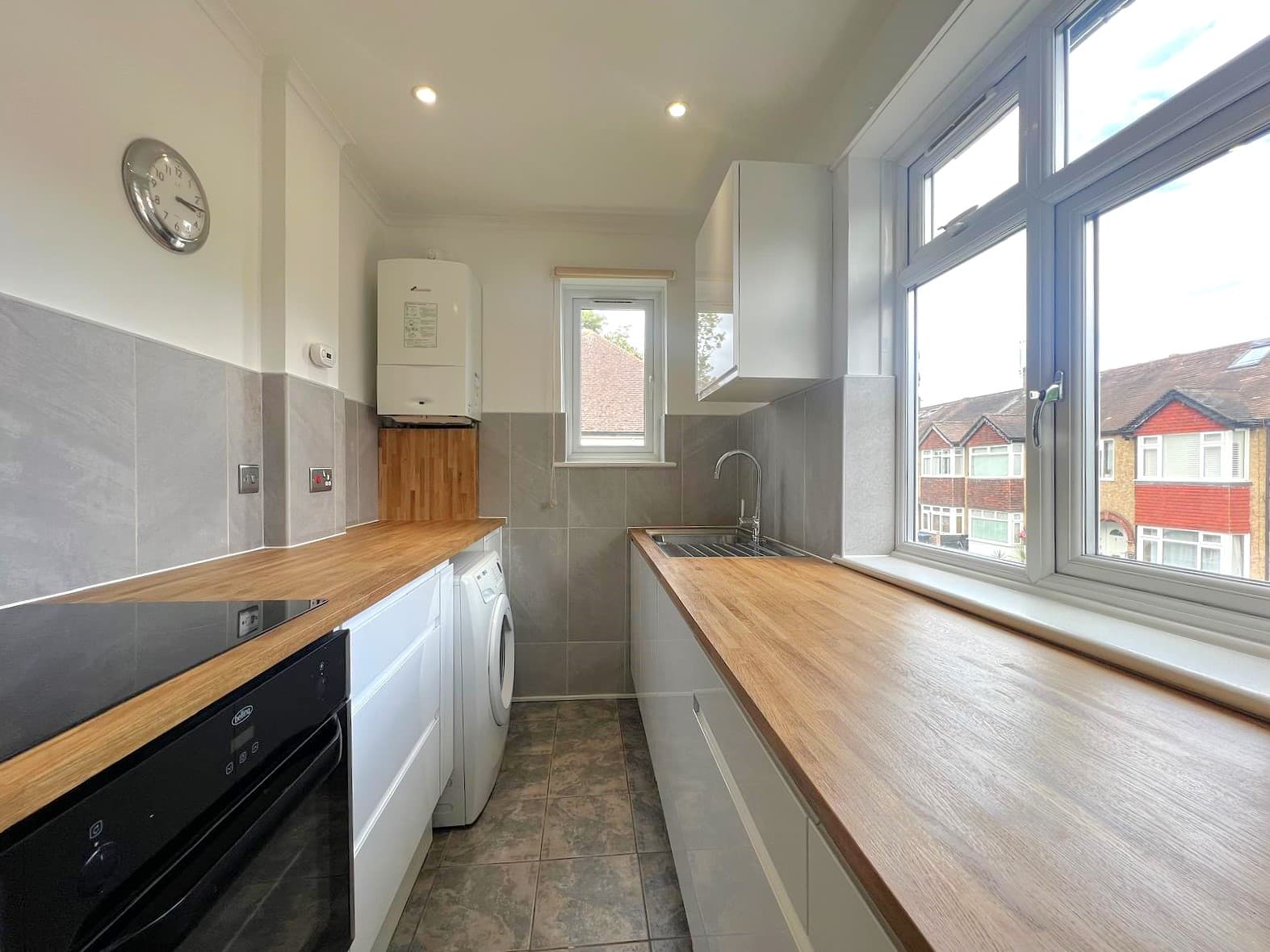 Rothesay Avenue, SW20 - Image 10