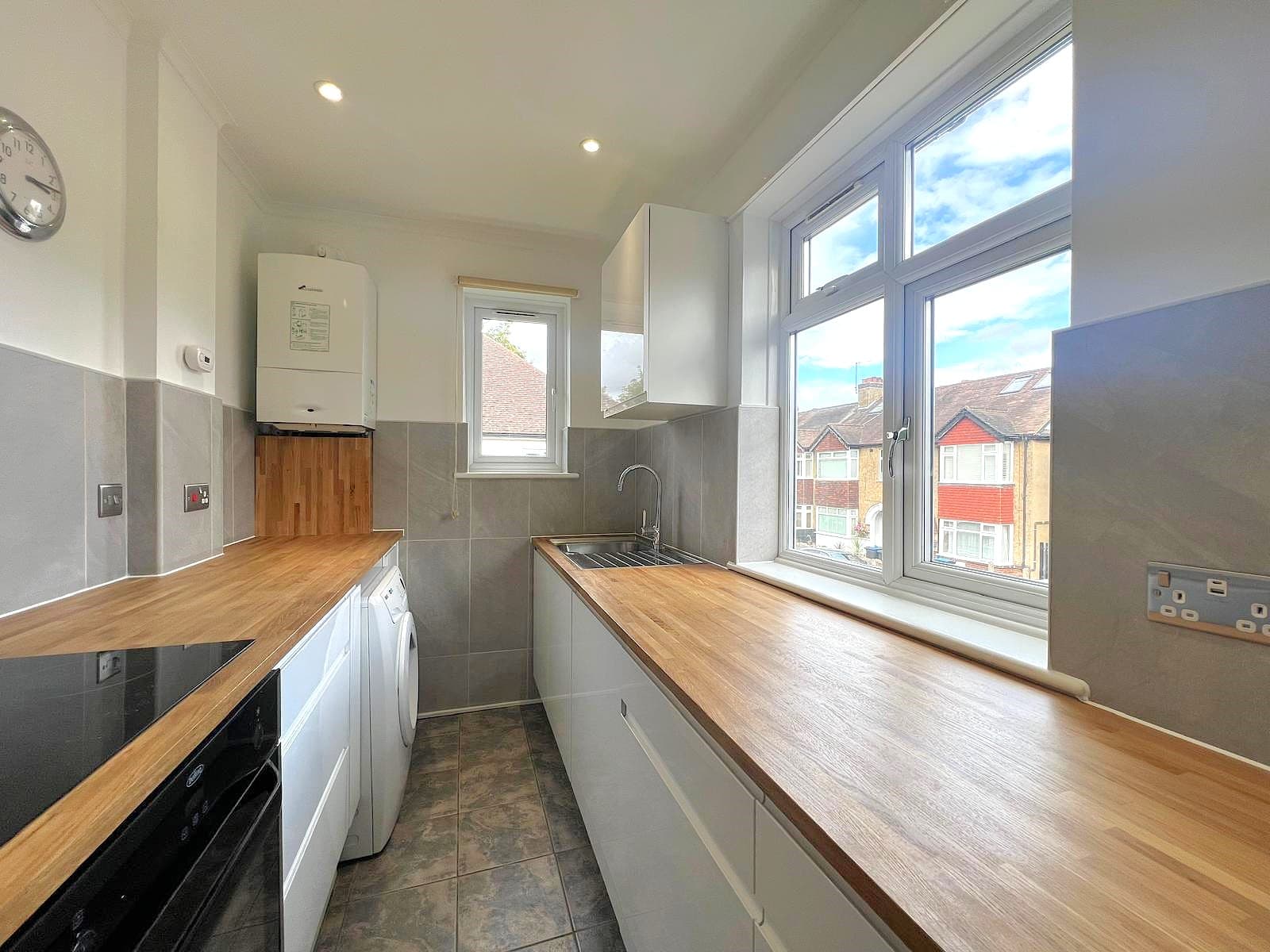 Rothesay Avenue, SW20 - Image 2